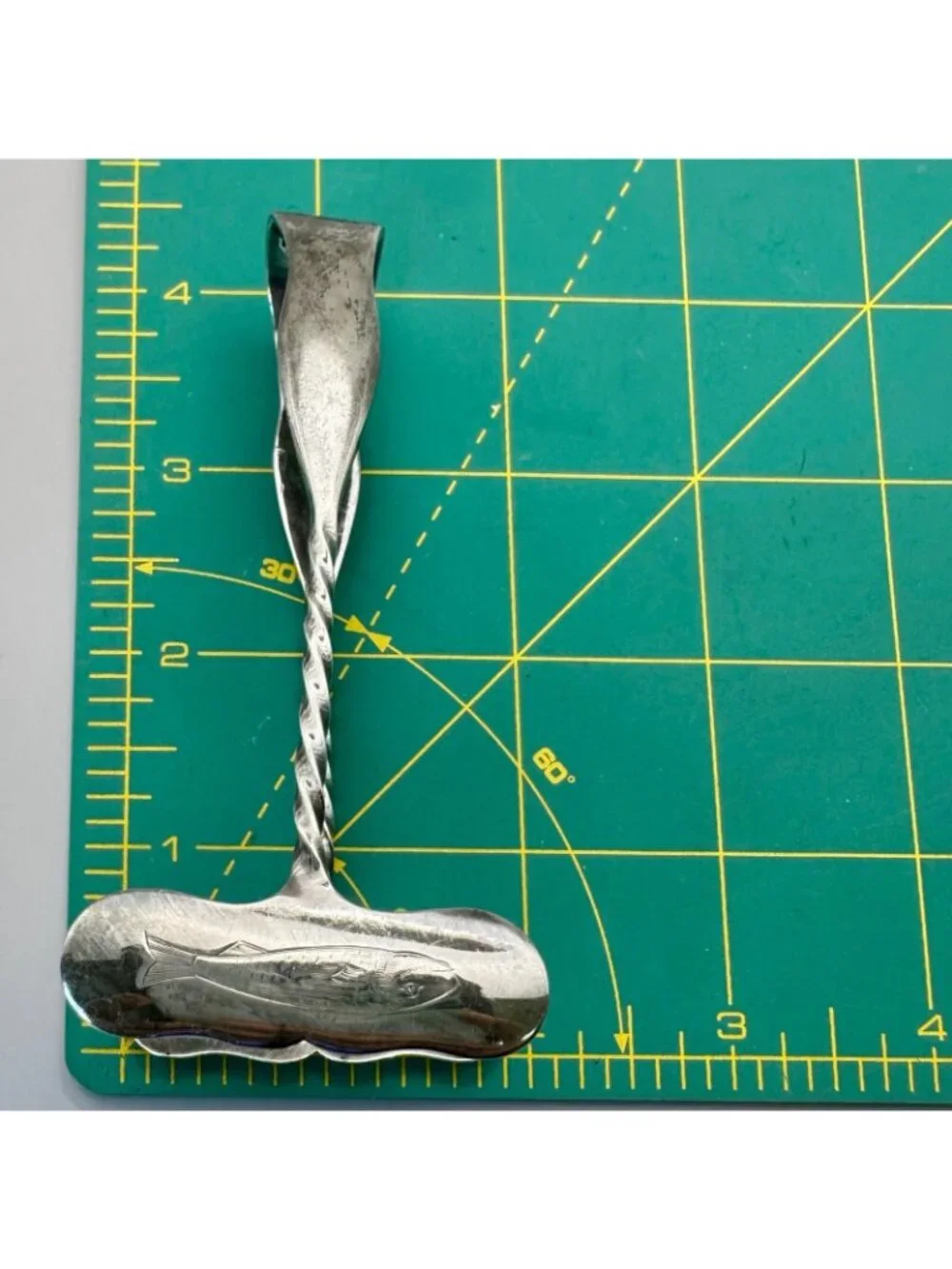 Fish Pattern Sardine Tongs Twisted Handle Vintage Silverplate 4